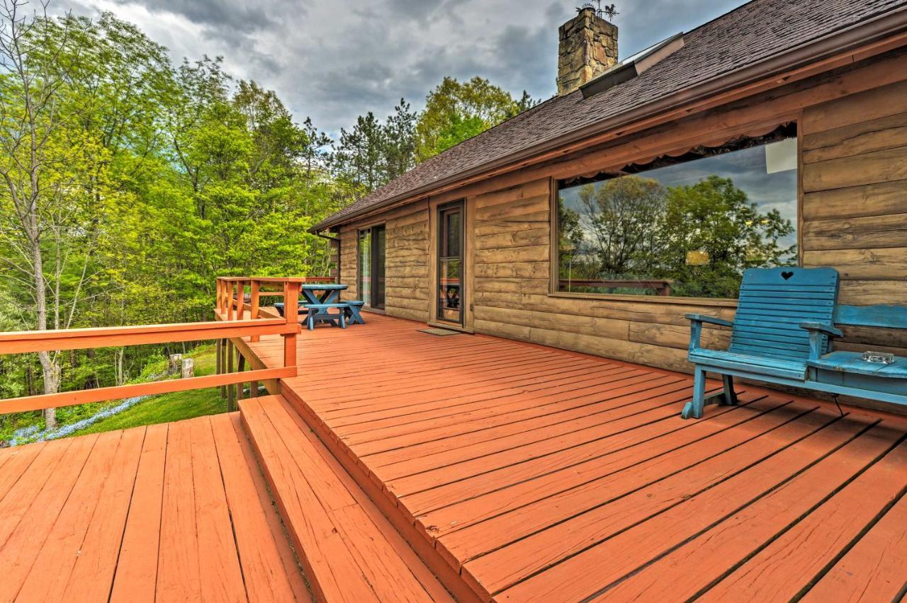 Bedford House On 1 Acre With Deck, Views! 베드퍼드 외부 사진